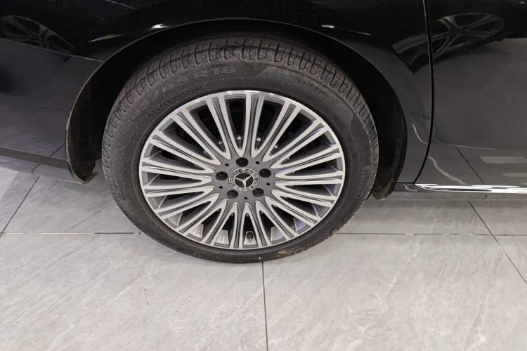 Used Mercedes-Benz E-Class 2023 Updated E 300 L Luxury Edition Exterior 5