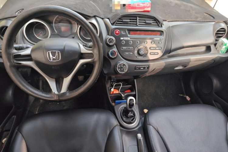 Used Honda Fit 2011 1.5L manual luxury version
