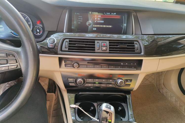 Used BMW 5 Series 2014 525Li Luxury Design Package Audio And AC Panel