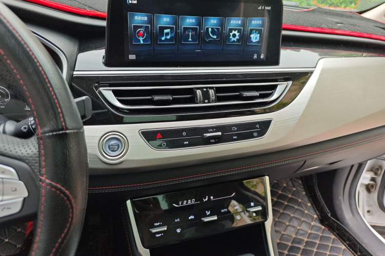 Used CHANGAN CS75 2018 280T Automatic Smart Edition China V-standard Audio And AC Panel