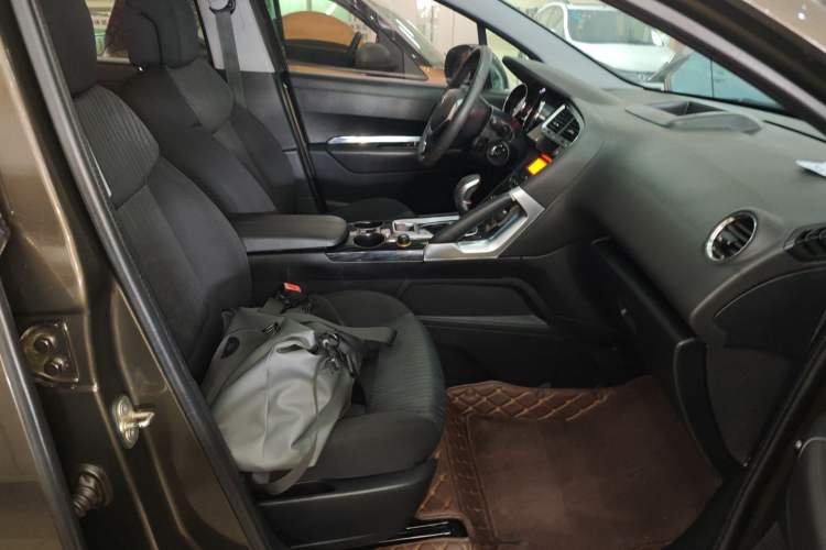 Used Peugeot 3008 2015 2.0L Automatic Classic Edition
