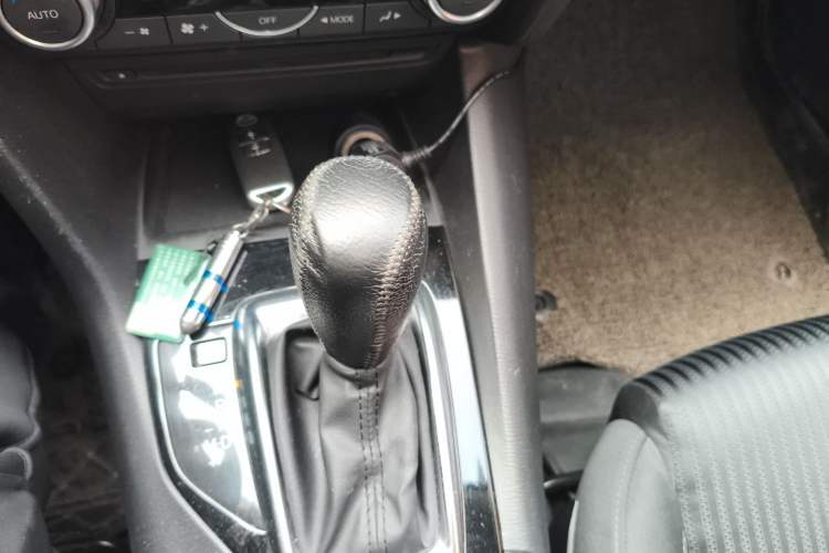 Used Mazda 3 Axela 2016 Hatchback 1.5L Automatic Luxury Model
