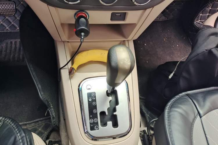 Used Chery E5 2012 1.8L CVT Sport Edition Gear Lever