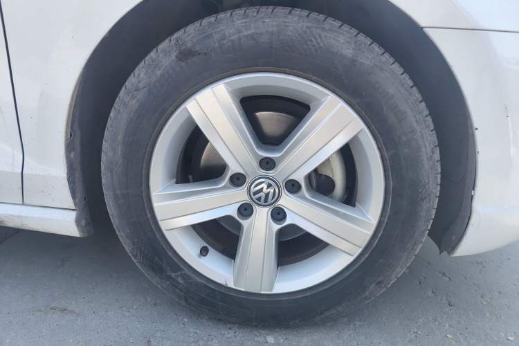 Used Volkswagen Lamando 2017 230TSI DSG Fashion Edition Right Front Wheel Hub