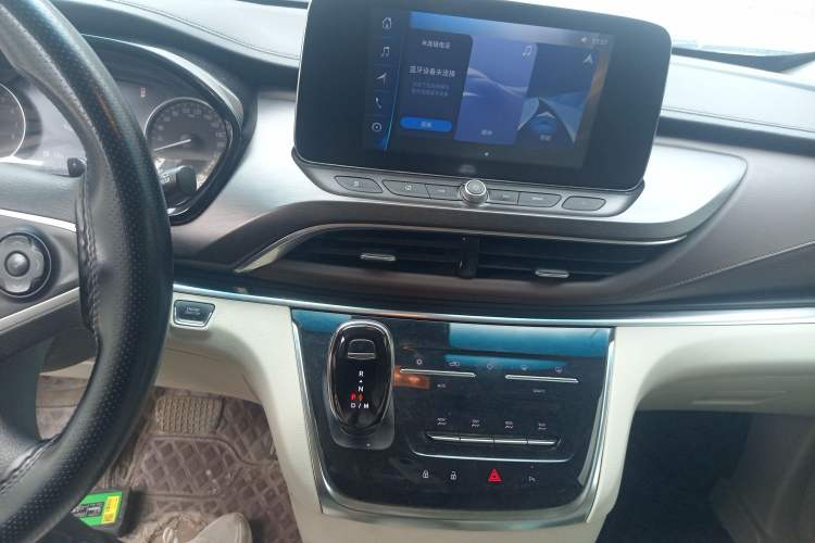 Used Buick GL8 2023 Land Executive Class Comfort Model