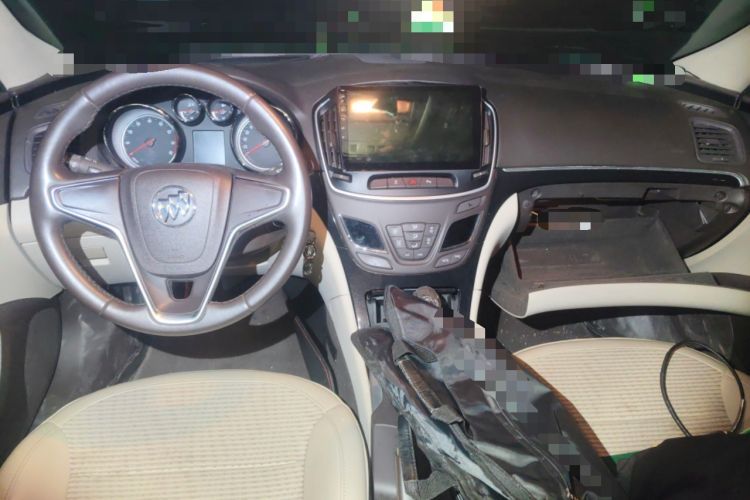 Used Buick Regal 2015 2.0L Leading Fashion Edition Center Console