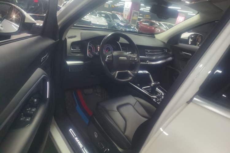 Used Haval H6 2017 Red Label 2.0T Automatic Two-Wheel Drive ZhiShang Model Driver Seat