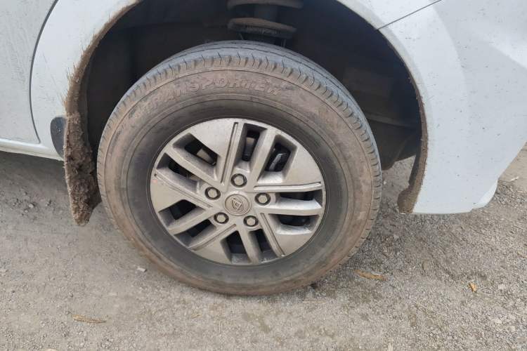 Used SAIC MAXUS Xintu V80 2024 Aotuntong 6MT Short-Wheelbase Mid-Roof Model with 127 Ps 5/6 Seats