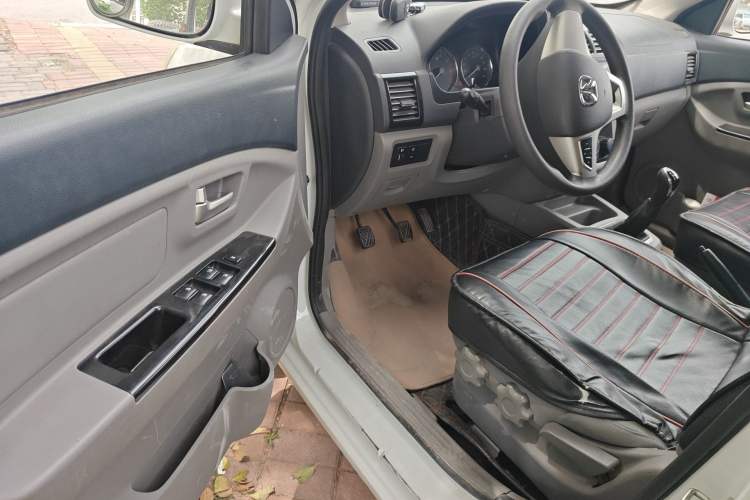 Used BAIC Weiwang M20 2014 1.5L Comfort Version BJ415B Driver Seat