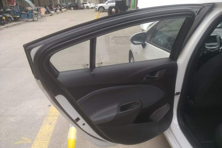 Used Chevrolet Cruze 2018 320 Automatic Pioneer Sunroof Edition