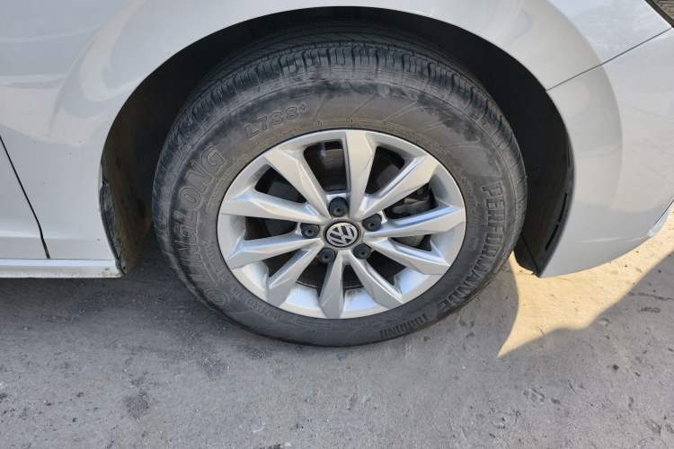Used Volkswagen Bora 2019 Revised Version 1.5L Manual Fashion Edition China VI Standard Right Front Wheel Hub
