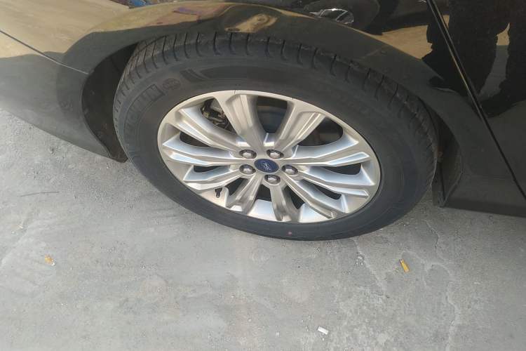 Used Ford Taurus 2019 EcoBoost 245 Comfort Edition Right Rear Wheel Hub