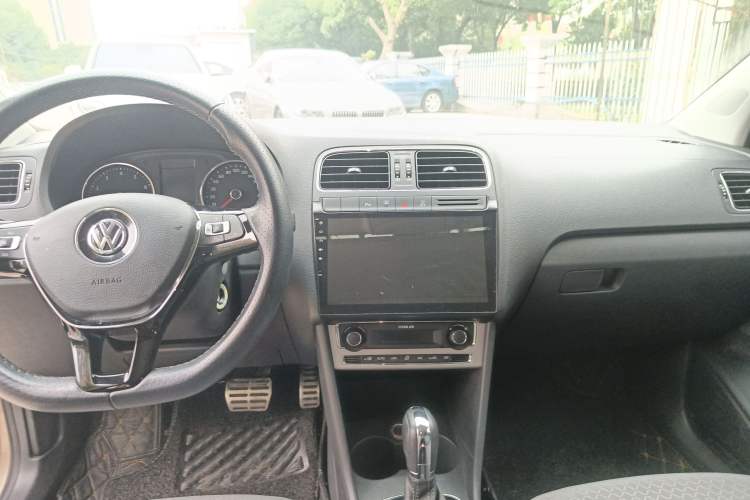 Used Volkswagen Polo 2016 1.6L Cross Polo Automatic
