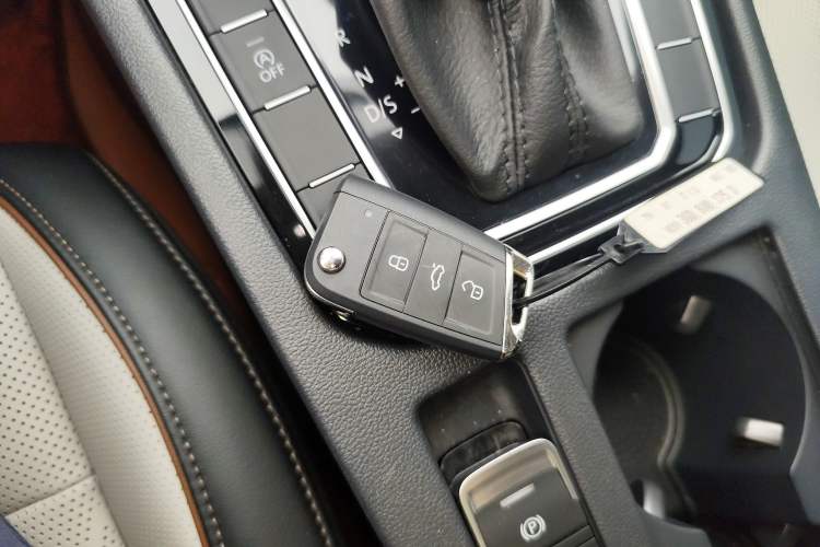 Used Volkswagen Magotan 2026 30 Million Vehicles Selected Model 380TSI DSG Luxury Edition Vehicle Key