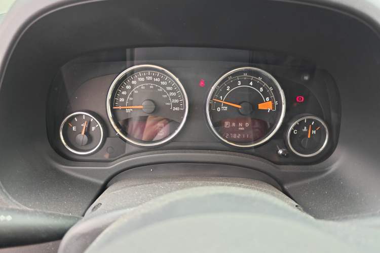 Used Jeep Compass 2013 2.4L four-wheel-drive sport version Instrument Cluster