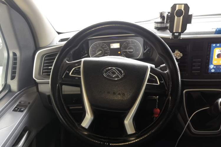 Used SAIC MAXUS Xintu V80 2021 2.0T PLUS Manual City Edition Short Wheelbase Ultra-Low Roof—7/8/9-Seater Steering Wheel