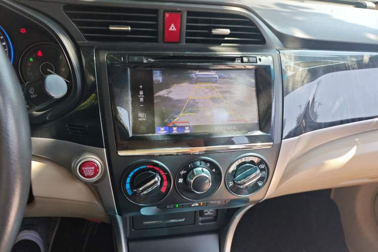 Used Honda Crider 2015 1.8L automatic luxury edition Audio And AC Panel