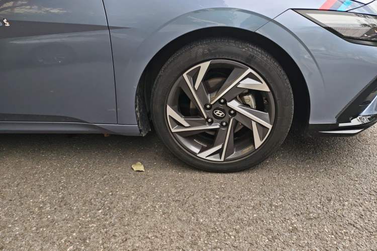 Used Hyundai Elantra 2023 1.5L CVT LUX Prestige Edition Right Front Wheel Hub