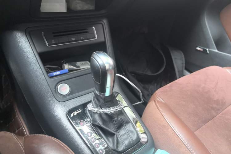 Used Volkswagen Tiguan 2013 2.0 TSI Automatic All-Wheel-Drive Flagship Edition Gear Lever