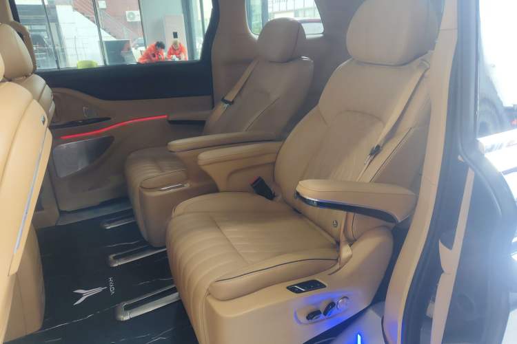 Used VOYAH Dream 2024 PHEV Ultra-Long Range Flagship Edition Left Rear Seat