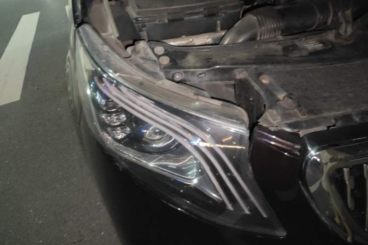 Used Mercedes-Benz Vito 2013 3.0L Elite Edition Right Front Headlight