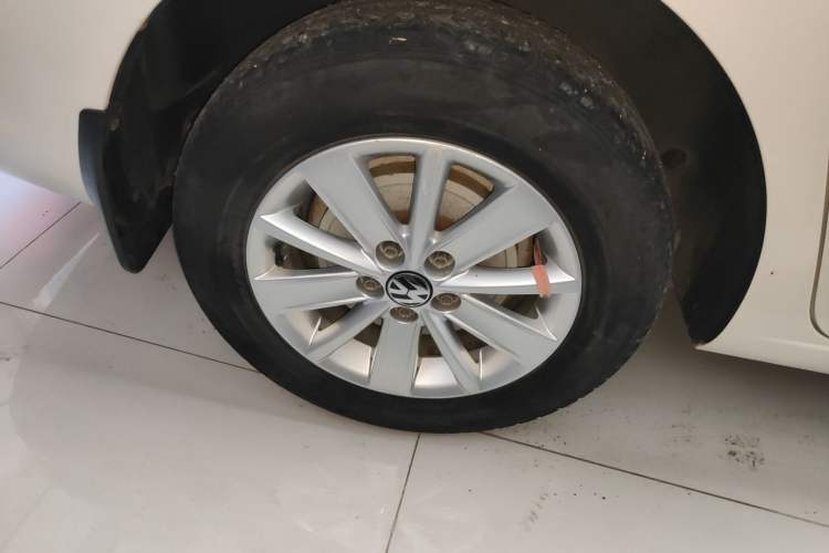 Used Volkswagen Santana 2015 1.6L Manual Fashion Edition
