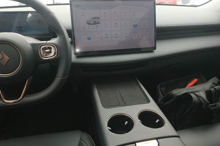 Used Baojun Enjoy 2025 Plug-in Hybrid 140km Luxury Edition
