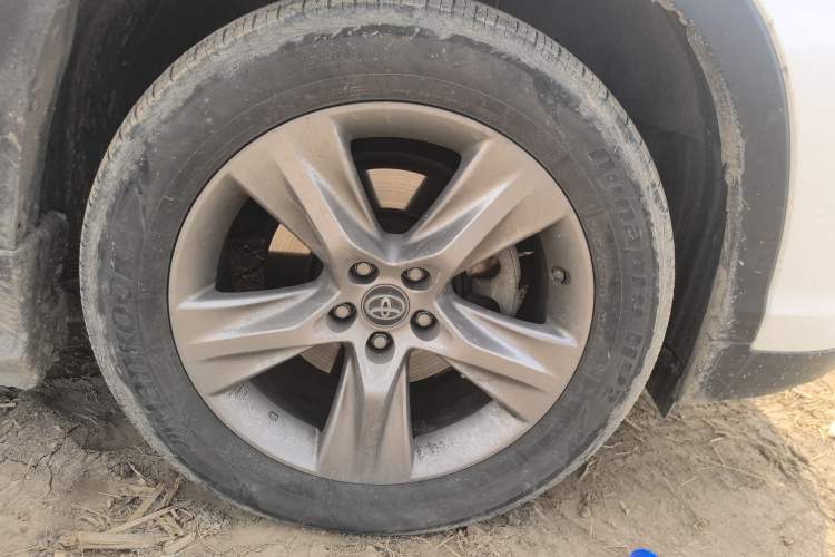 Used Toyota Highlander 2021 2.0T Four-Wheel Drive Luxury Edition 7 Seats Right Front Wheel Hub