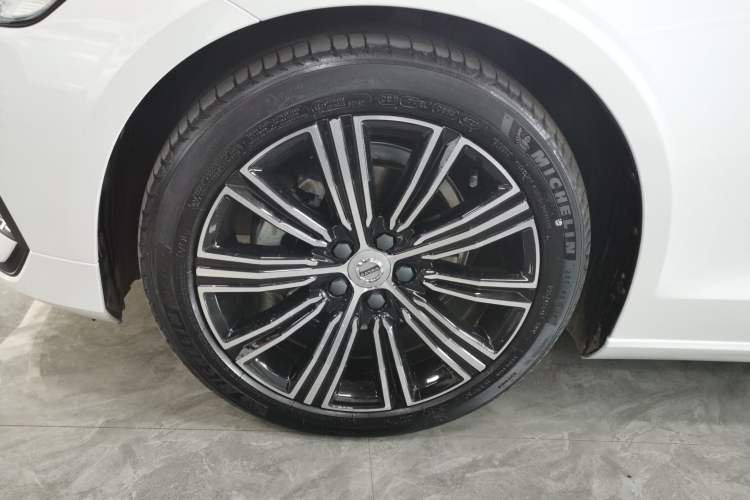Used Volvo S60 2021 T4 Zhiyuan Luxury Edition Left Front Wheel Hub
