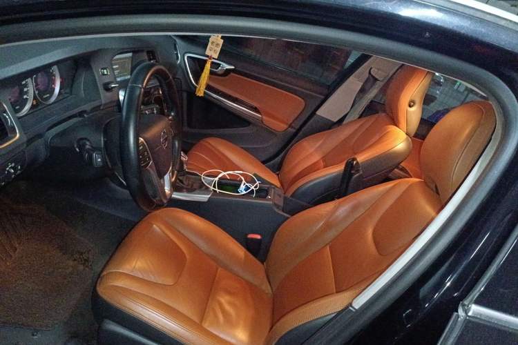 Used Volvo V60 2013 T5 Zhiya Edition
