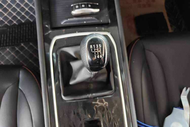 Used Dongfeng Fengon 580 2021 ☆ Star Edition 1.5T Manual Luxury Version Gear Lever