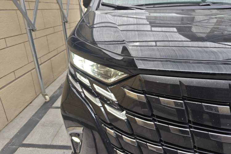 Used Toyota Alphard 2024 Dual-Engine 2.5L Deluxe Edition
