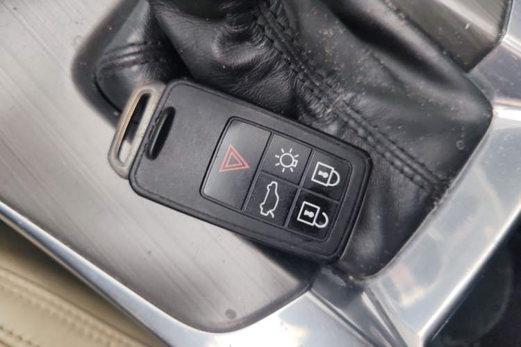 Used Volvo V60 2014 T5 Zhiyi Edition