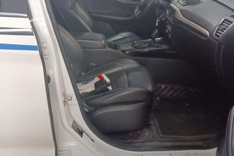 Used Dongfeng Fengon S560 2018 1.8L CVT Elite Model 5 Seats Right Front Seat