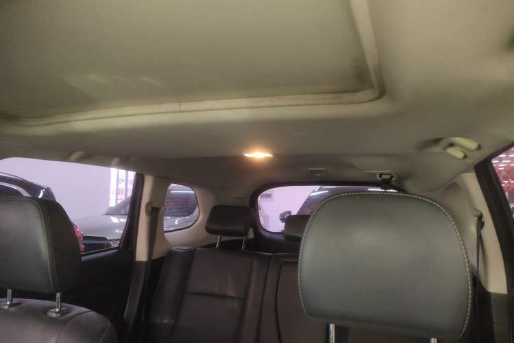 Used Mitsubishi Outlander 2019 2.4L Two-Wheel Drive ZhiXing Version 5 Seats China V Emission Standard
