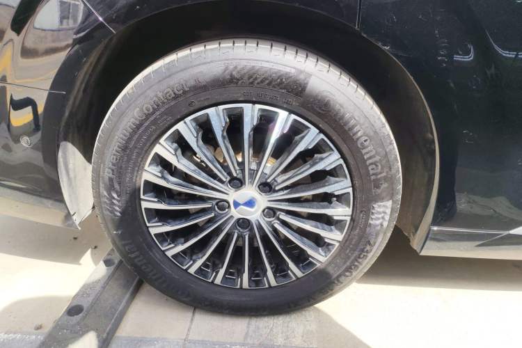 Used Denza D9 2025 DM-i Intelligent Drive 1020 Four-Wheel Drive Flagship Model Exterior 5