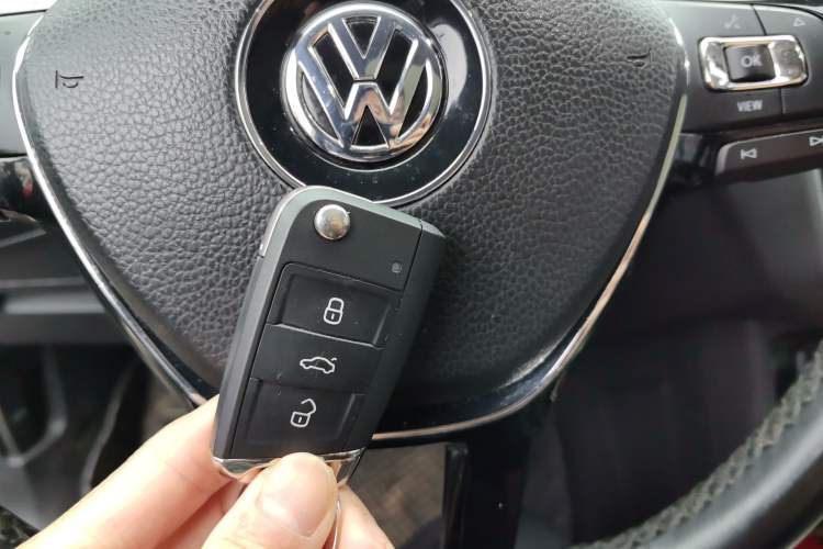 Used Volkswagen Tiguan L 2019 Updated Version 330TSI Automatic Two-Wheel Drive Panoramic Comfort Edition China VI Standard Vehicle Key