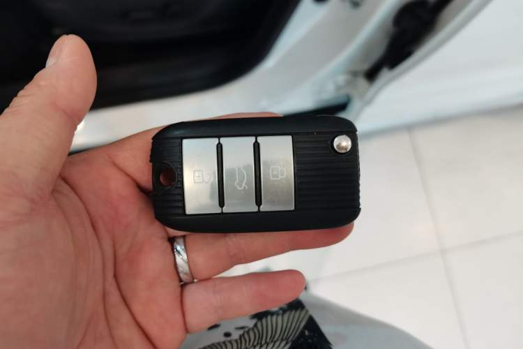 Used Roewe RX3 2018 1.6L Manual Internet Smart Edition
