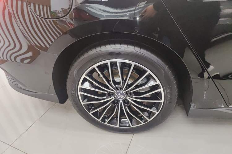 Used BYD Han 2025 DM-i Intelligent Driving Edition 125KM LiDAR Flagship Model Right Rear Wheel Hub