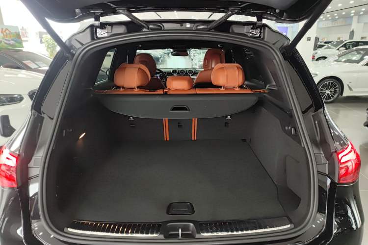 Used Mercedes-Benz GLC 2024 GLC 260 L 4MATIC Luxury Model 5 Seats