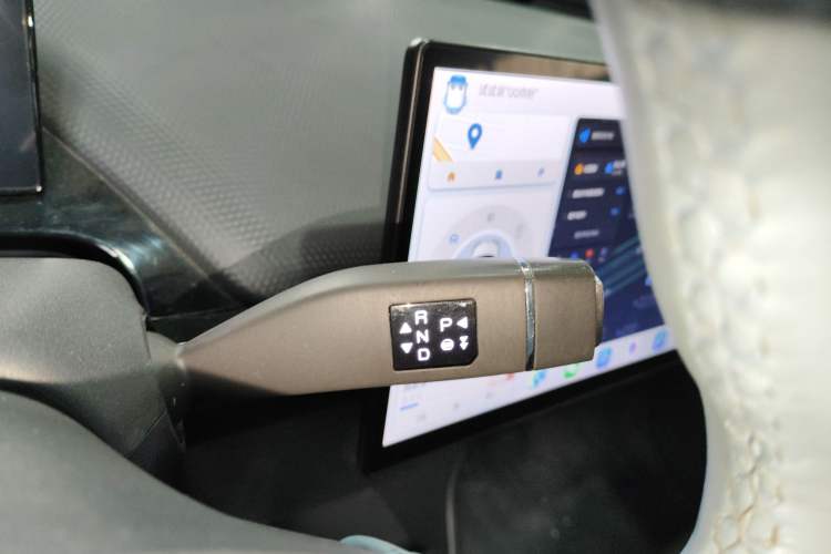 Used Chery New Energy Boundless Pro 2022 301km "Divine Beast" Version with Lithium Iron Phosphate Gear Lever