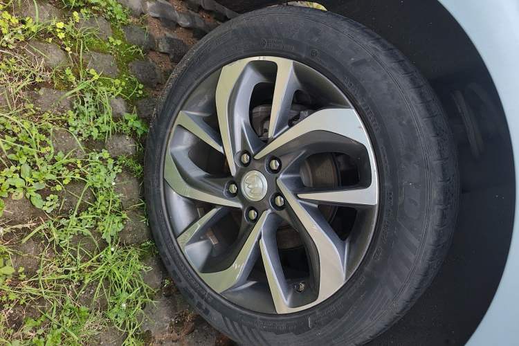 Used Buick Velite 6 2019 Connected & Smart Right Rear Wheel Hub