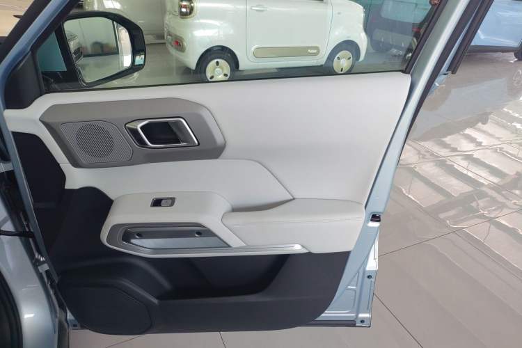 Used Formula Leopard Titanium 3 2025 501 km Range Rear-Wheel Drive Intelligent Driving Max Edition