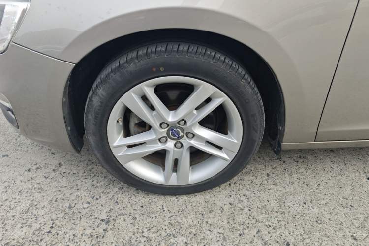 Used Volvo S60 2014 S60L T5 Intelligent Drive Edition Left Front Wheel Hub