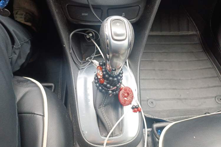 Used Buick Encore 2015 1.4T Automatic Two-Wheel Drive Urban Elite Version
