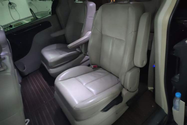 Used Chrysler Grand Voyager 2013 3.6L Luxury Edition
