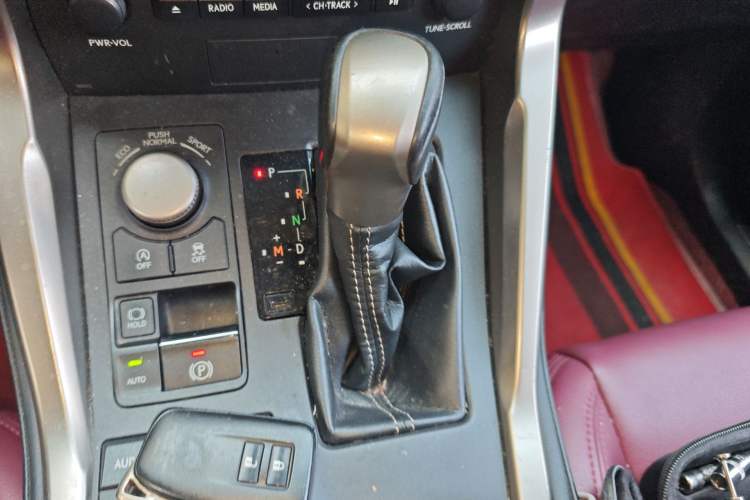 Used Lexus NX 2015 200 Front-Wheel Drive X-Trail SE Edition Gear Lever