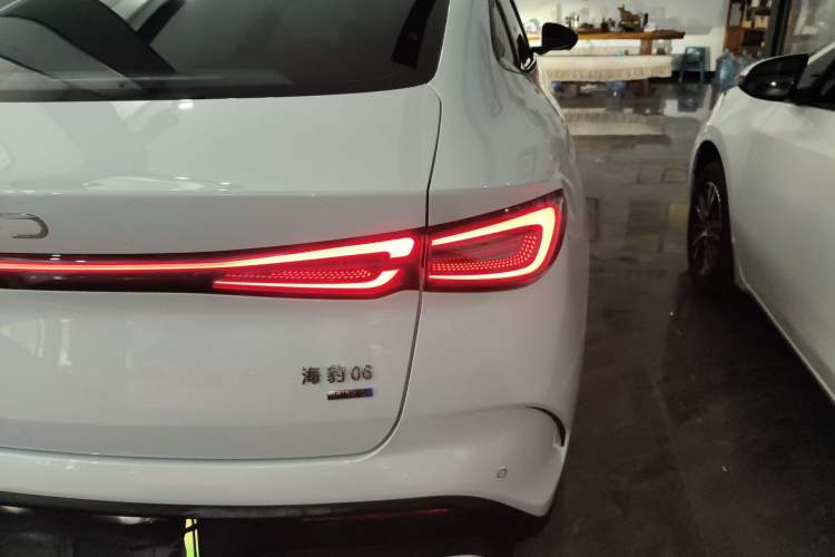Used BYD Seal 06 New Energy 2025 DM-i Smart Drive 80KM Luxury Model Right Rear Taillight