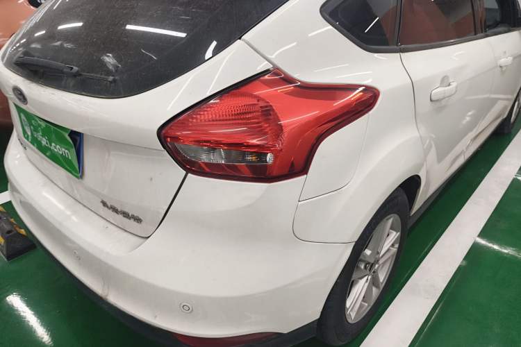 Used Ford Focus 2017 Hatchback 1.6L Manual Fashion Edition SmartDrive Version Right Rear Taillight