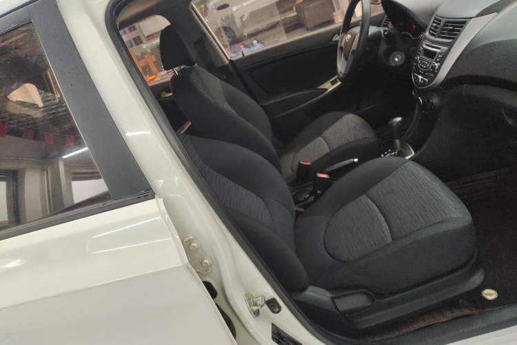 Used Hyundai Verna Ray 2016 1.4L Automatic Leading-Edge GLX